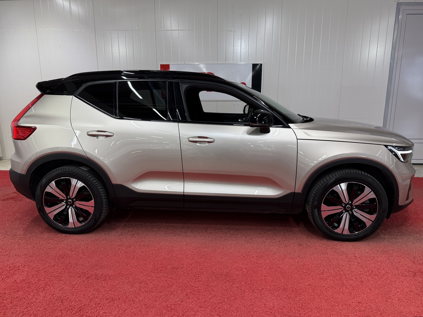 VOLVO XC40 2023