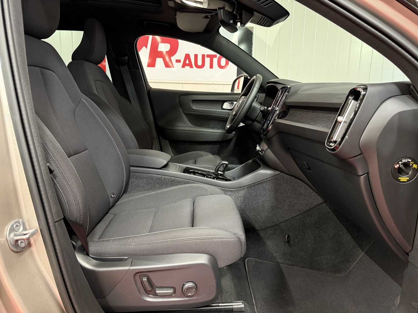 VOLVO XC40 2023