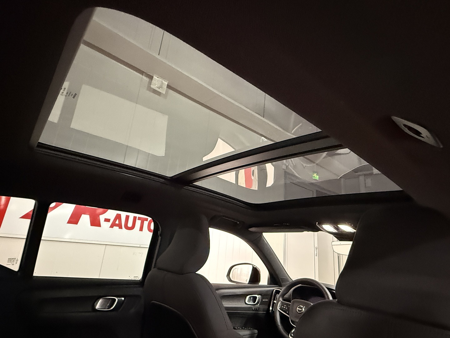 VOLVO XC40 2023