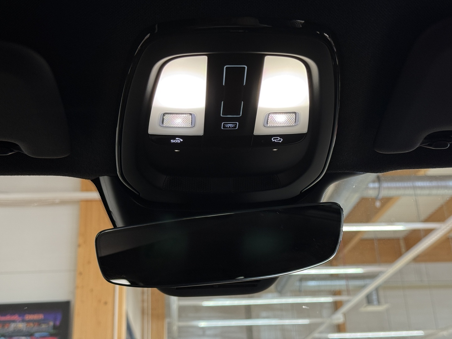 VOLVO XC40 2023