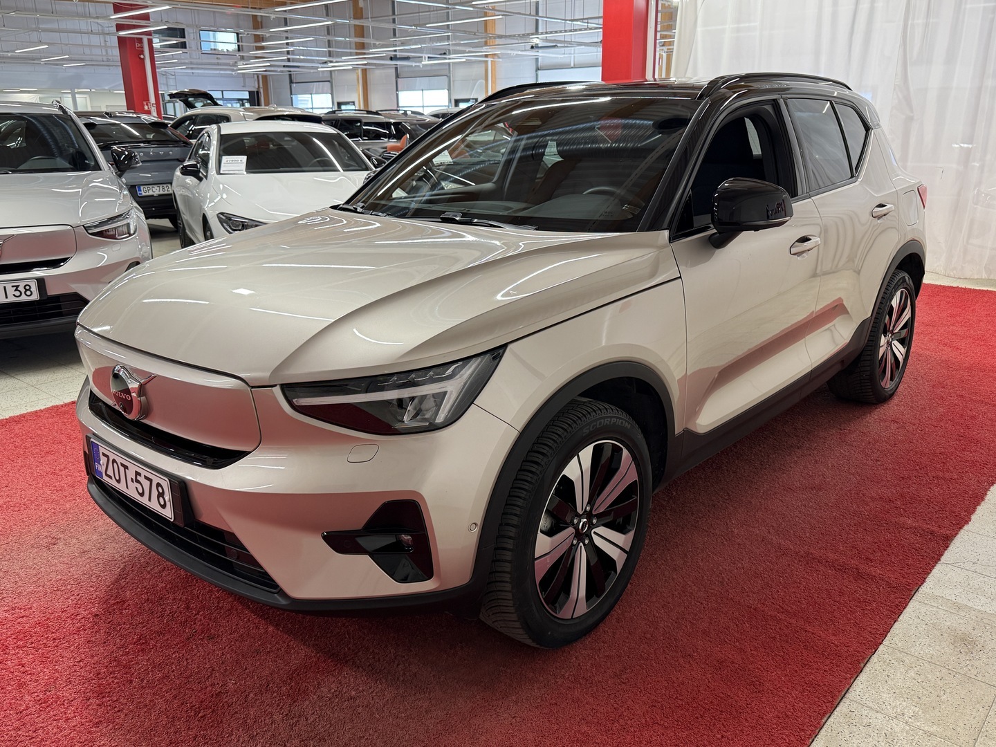 VOLVO XC40 2023