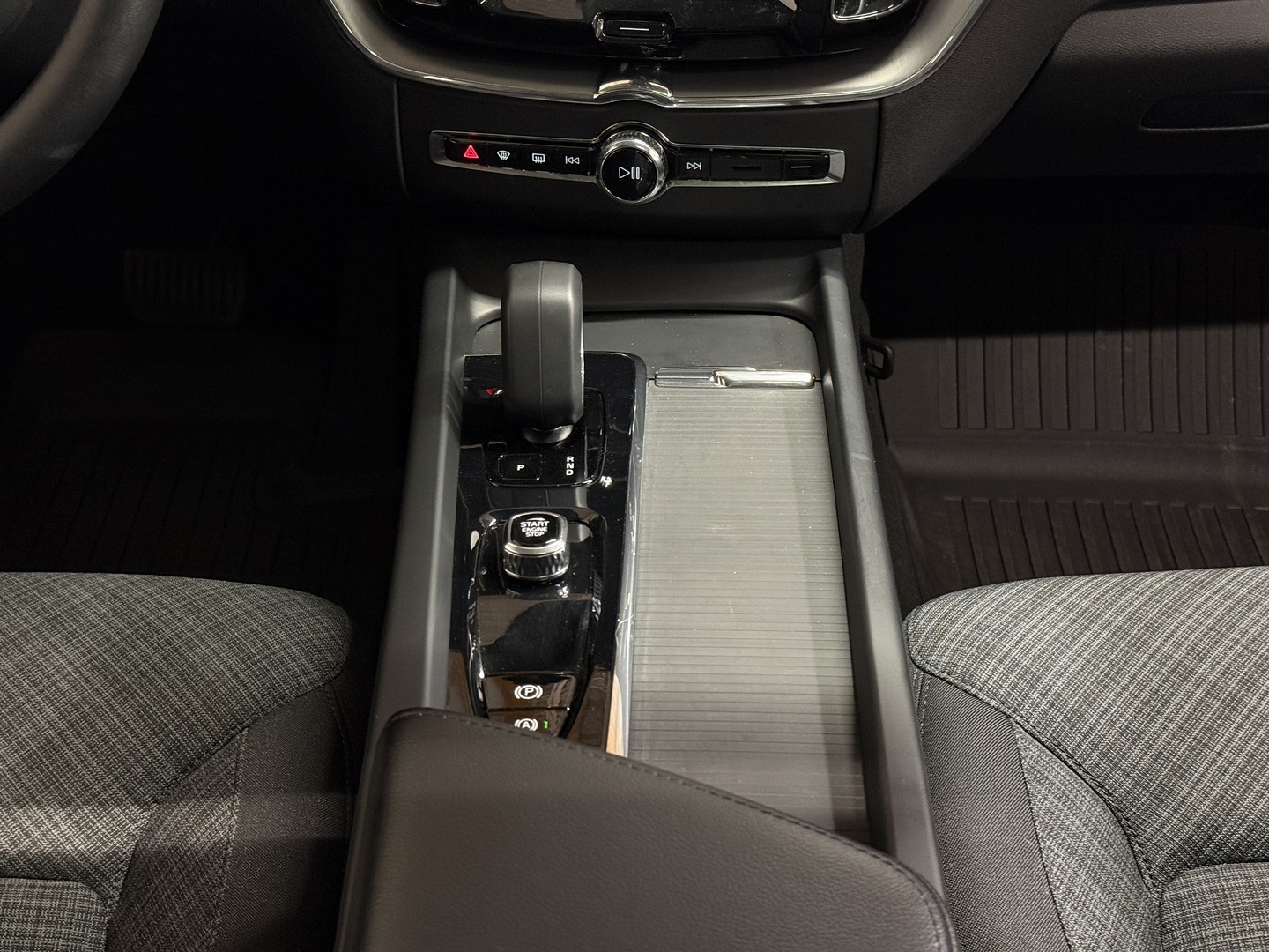 VOLVO XC60 2023