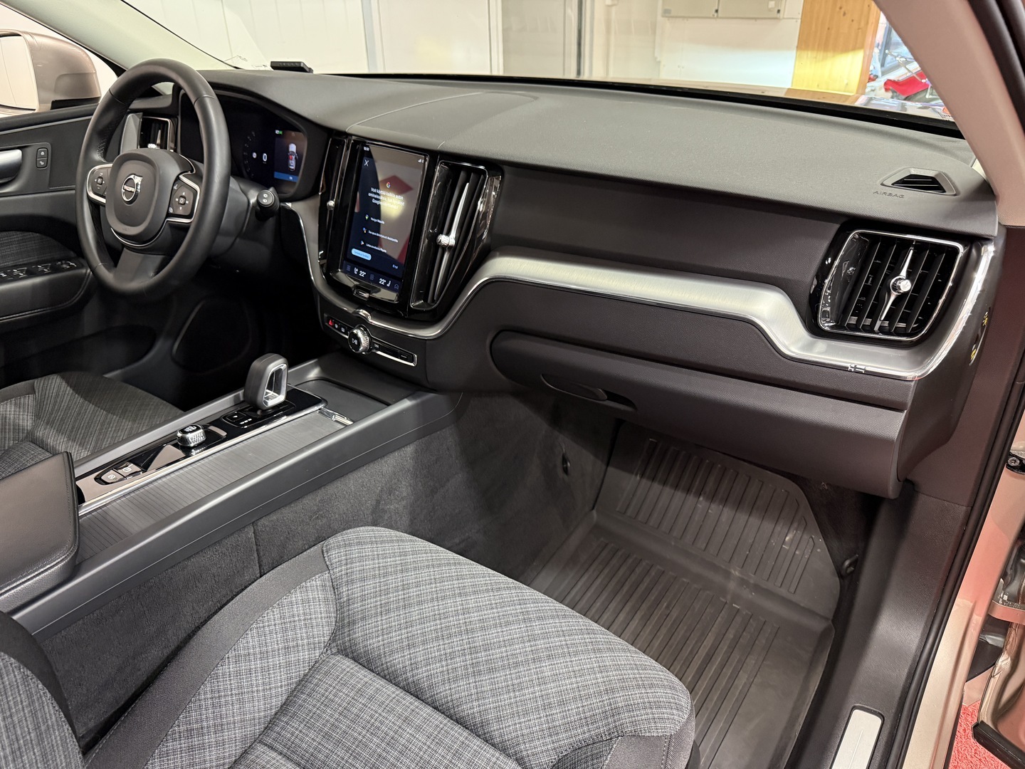 VOLVO XC60 2023