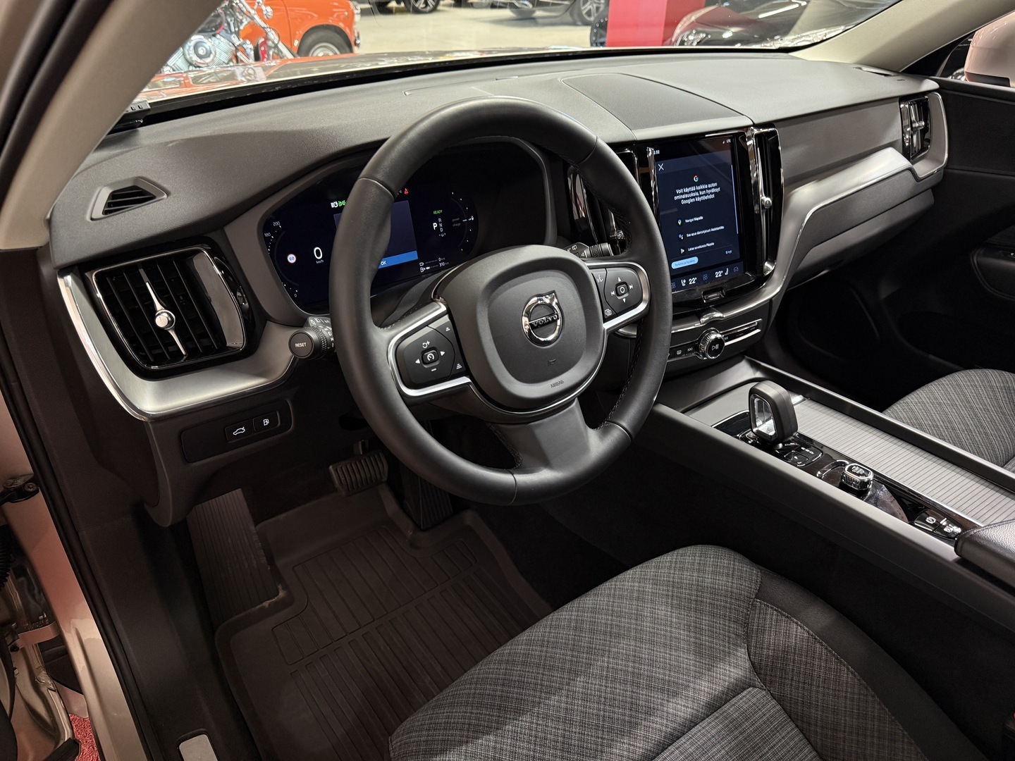 VOLVO XC60 2023