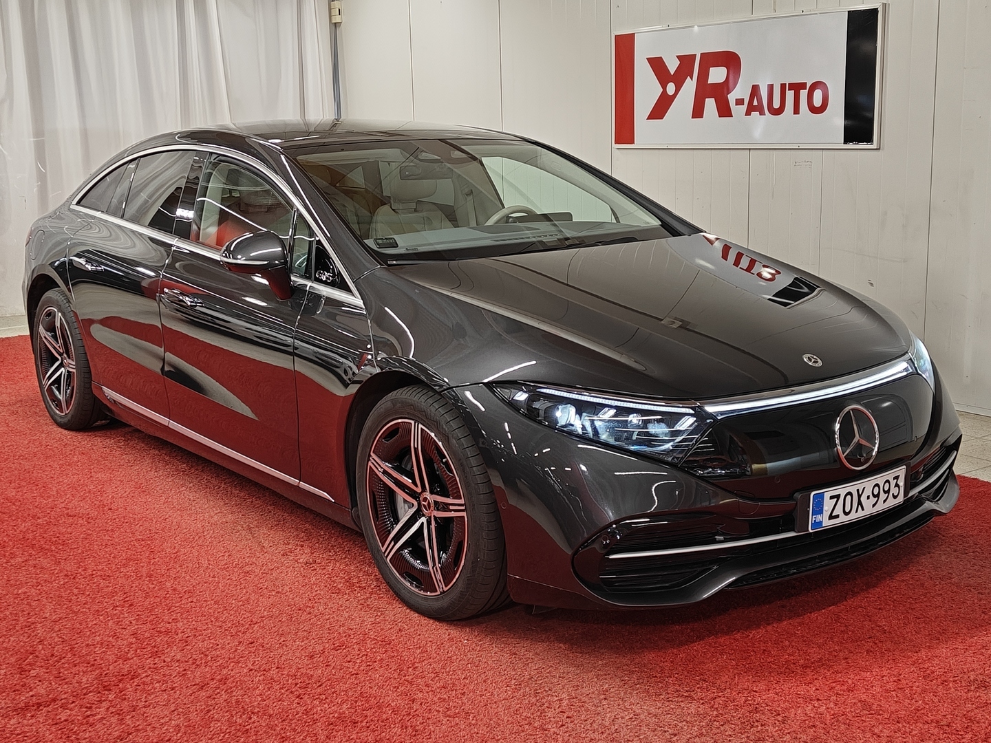 MERCEDES-BENZ EQS 1