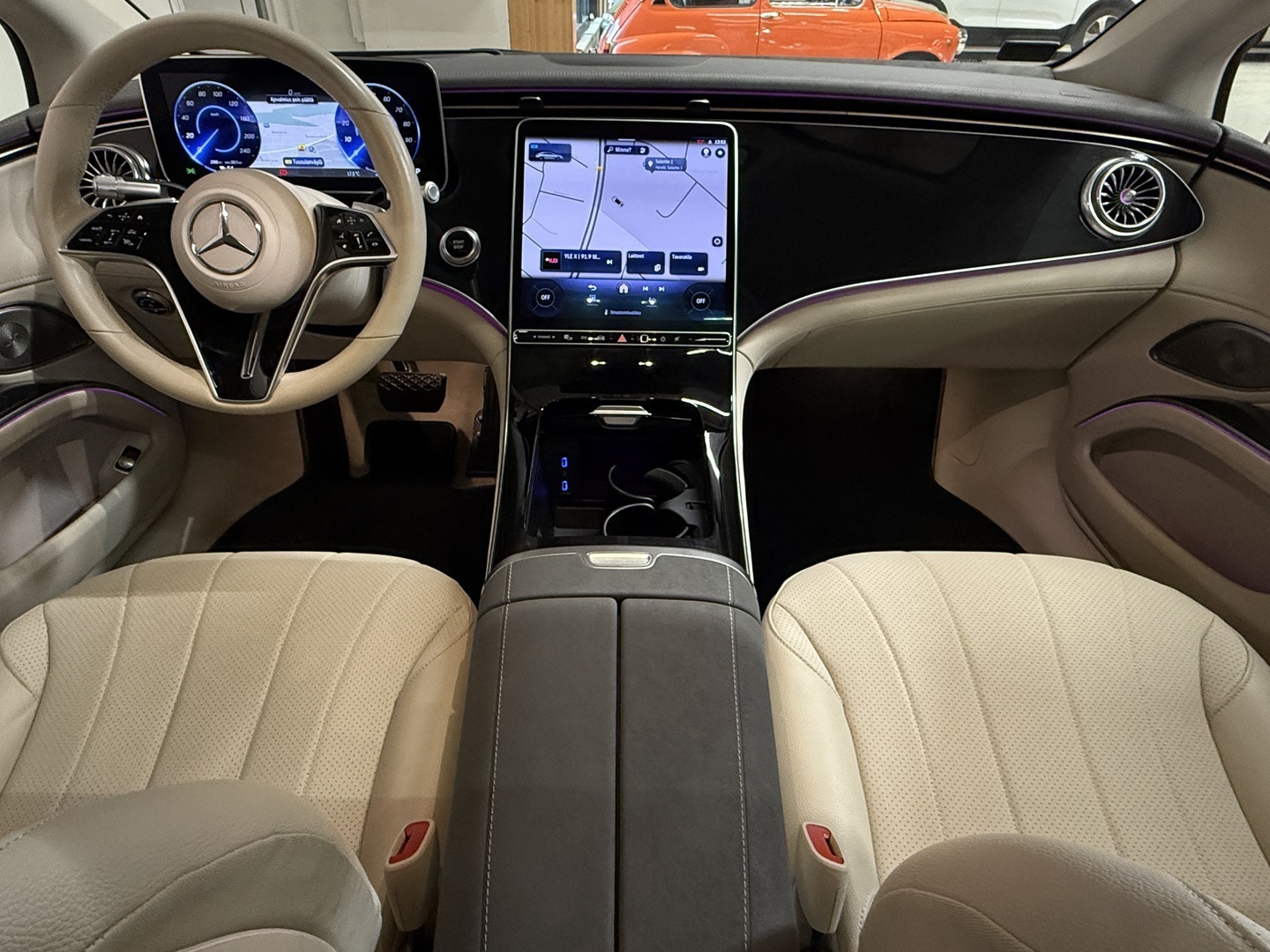 MERCEDES-BENZ EQS 10