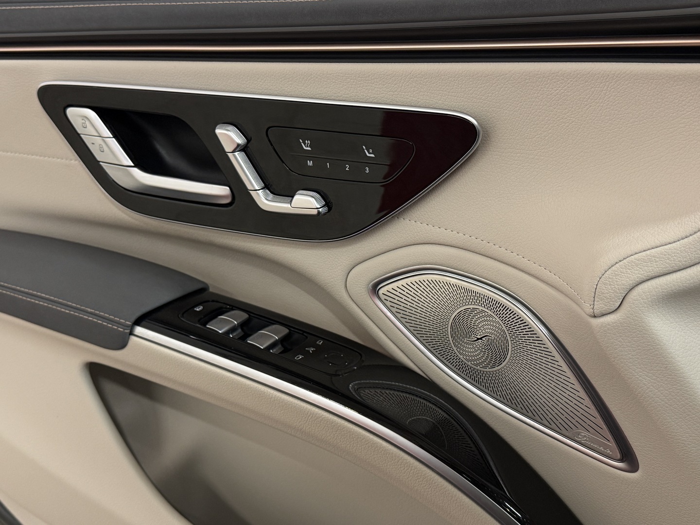 MERCEDES-BENZ EQS 19