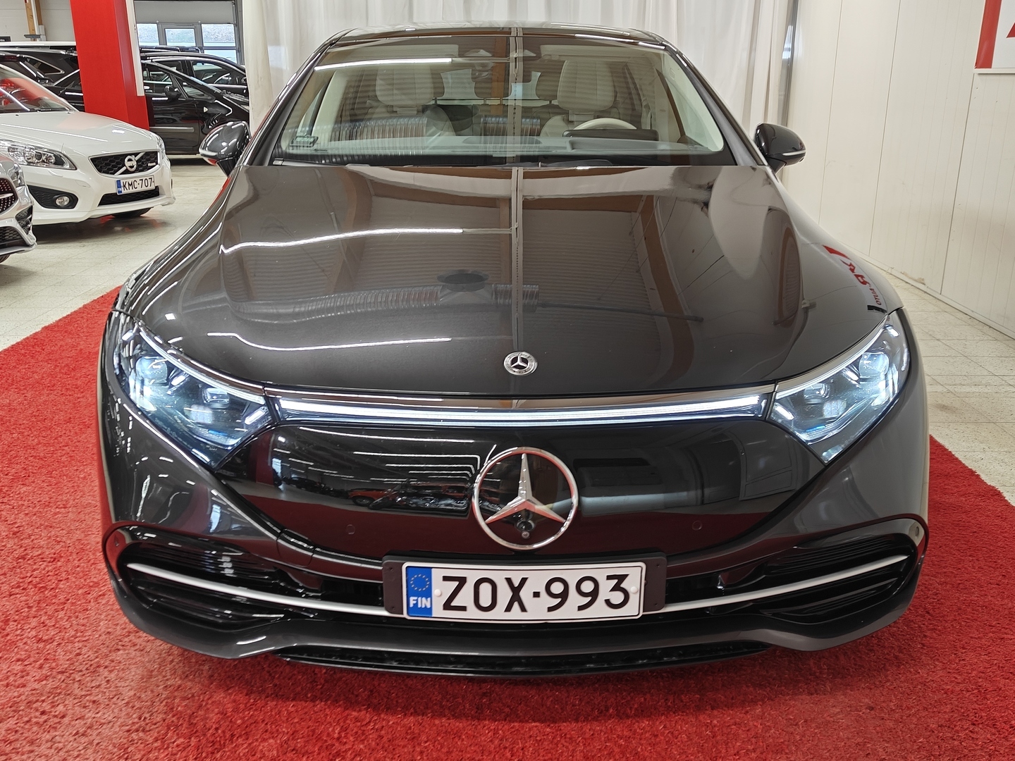 MERCEDES-BENZ EQS 8
