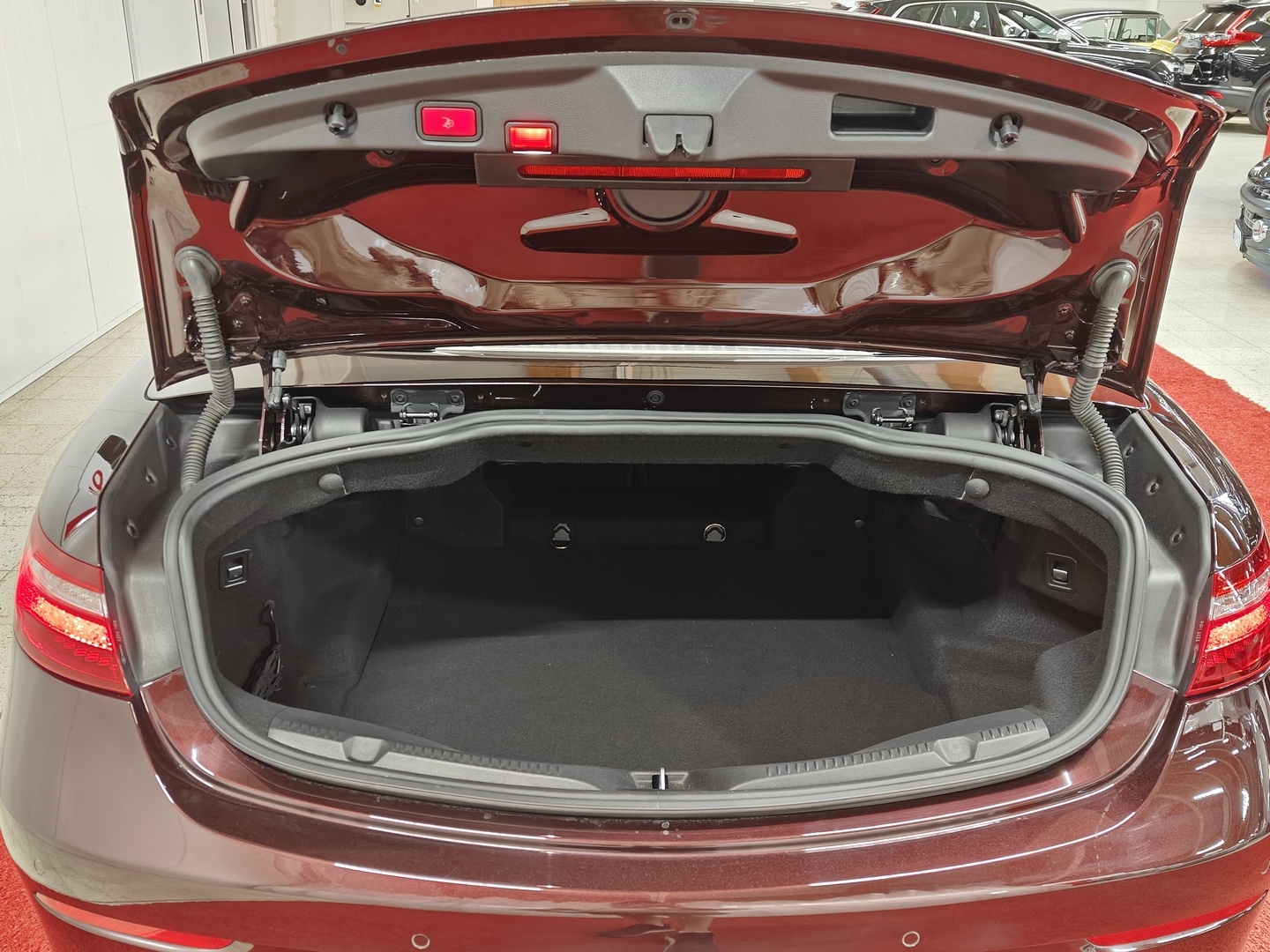 MERCEDES-BENZ E 2019