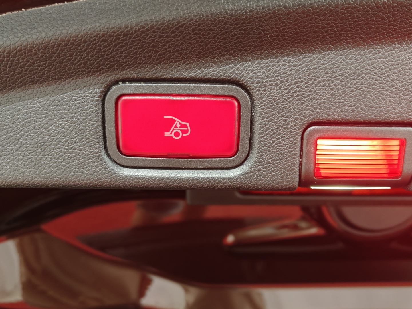 MERCEDES-BENZ E 2019