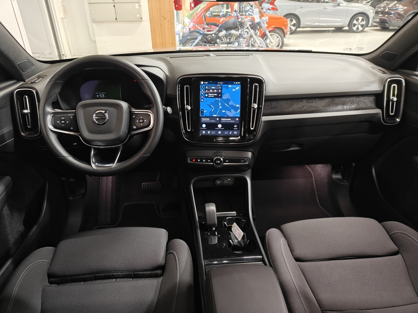 VOLVO C40 10