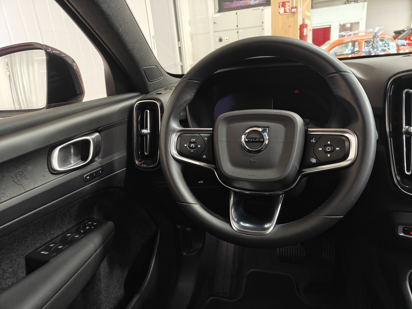 VOLVO C40 12