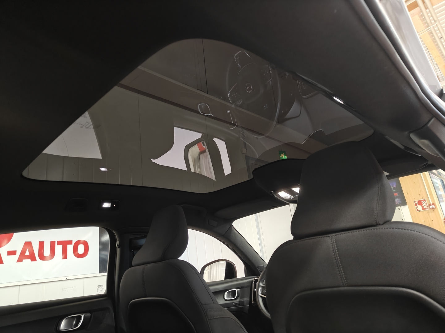VOLVO C40 18