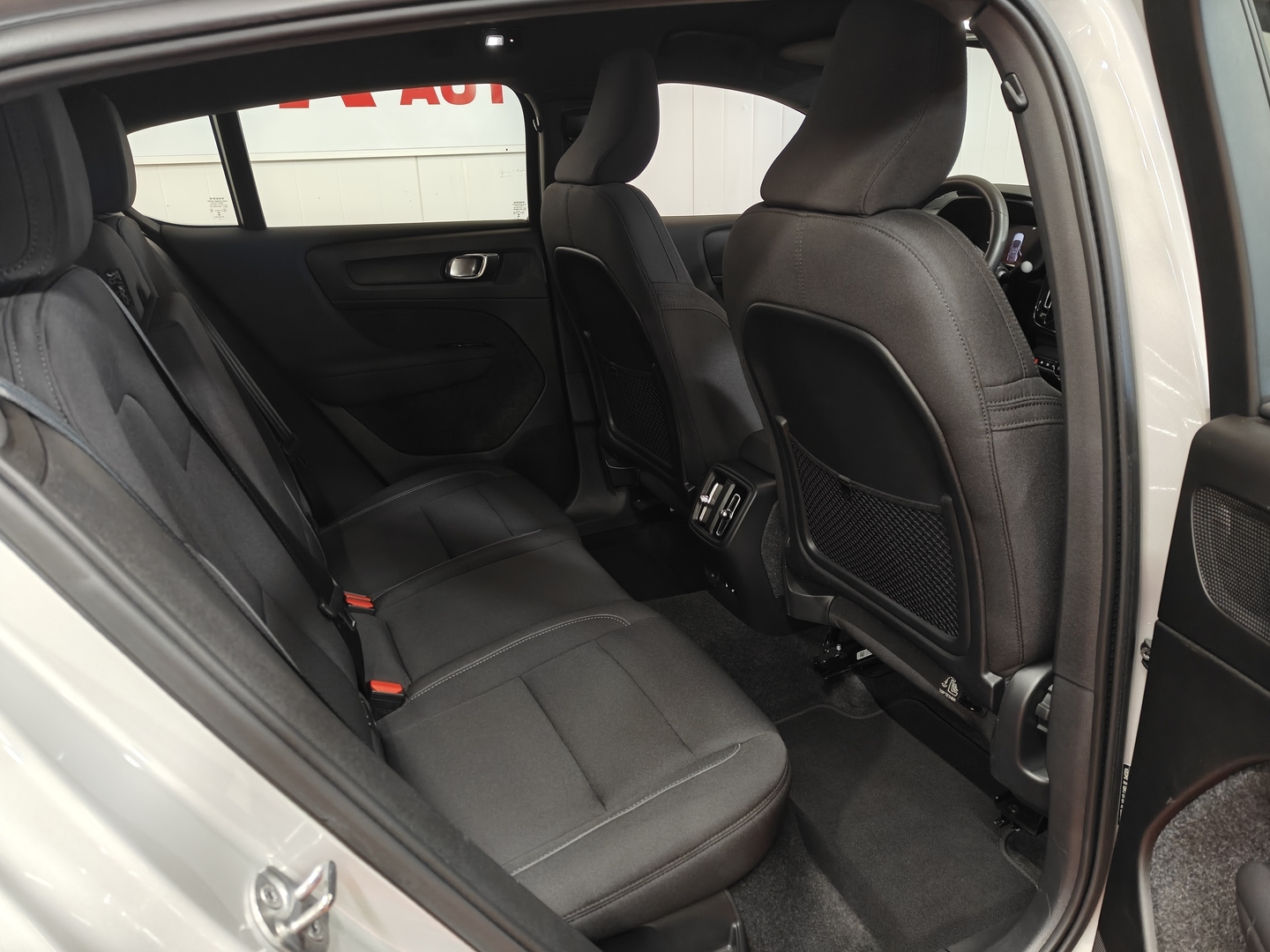 VOLVO C40 19