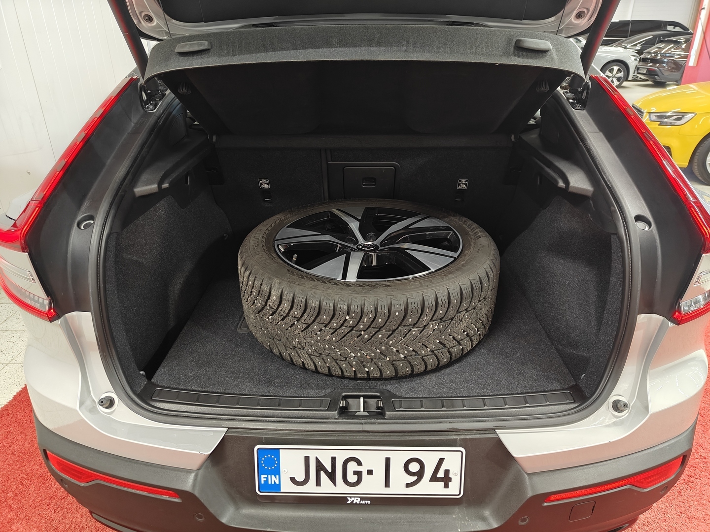 VOLVO C40 23