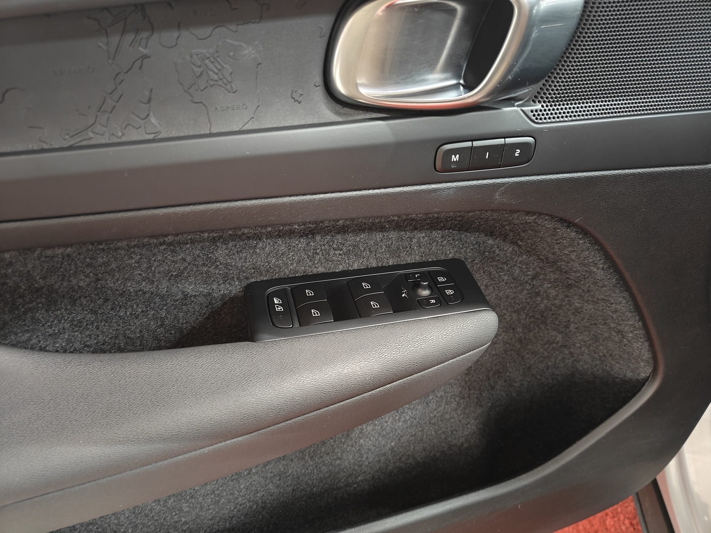 VOLVO C40 25