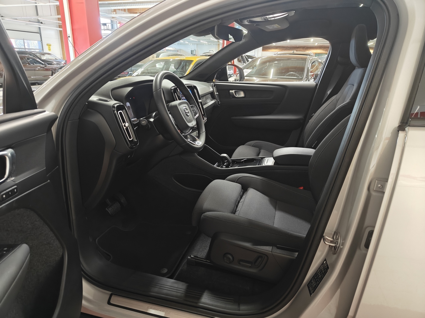 VOLVO C40 8