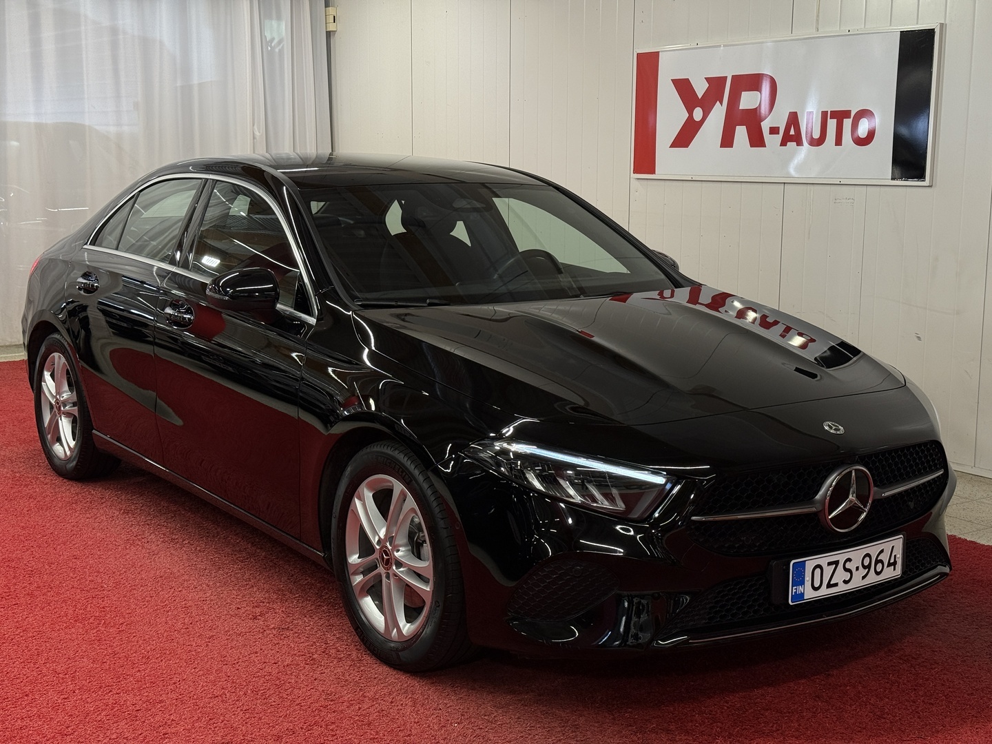 MERCEDES-BENZ A 2023