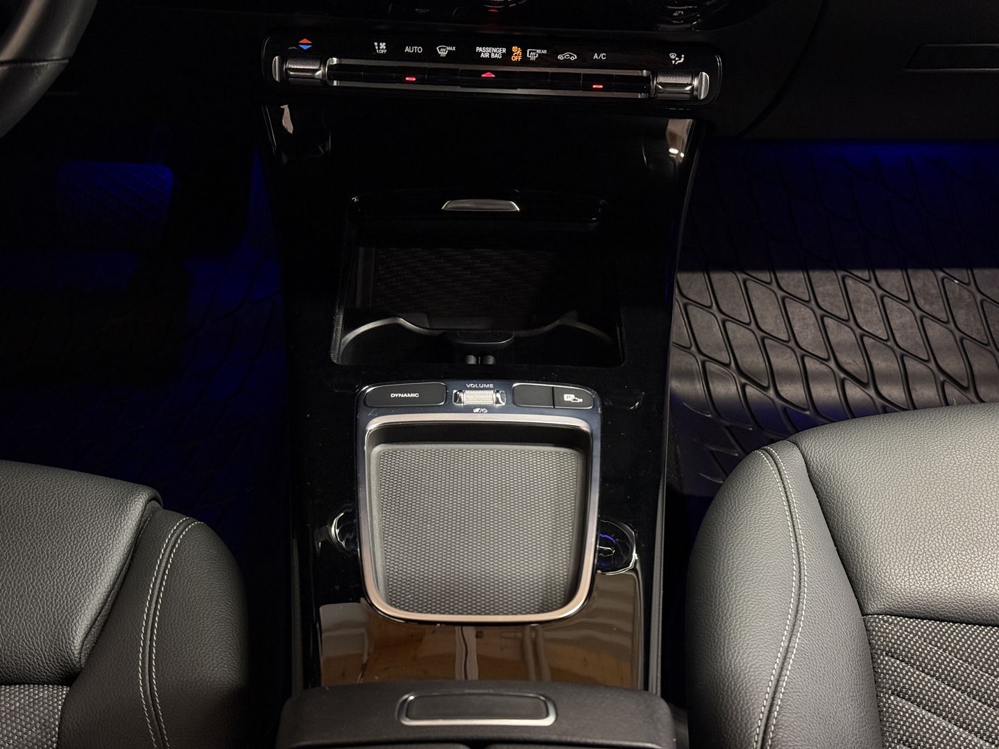 MERCEDES-BENZ A 2023