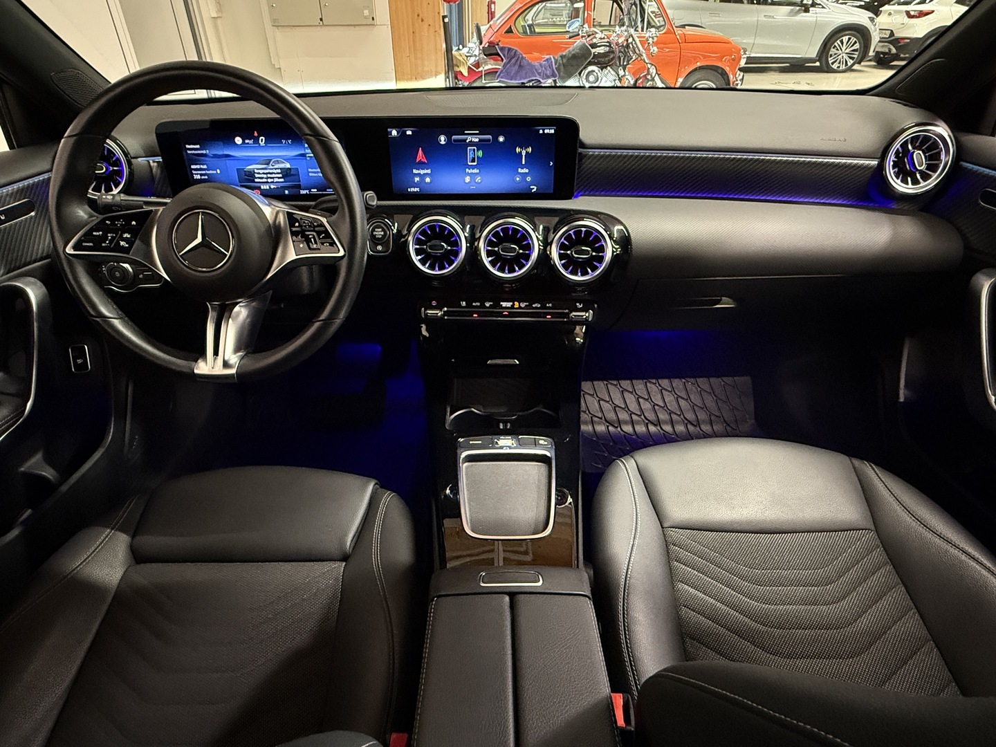 MERCEDES-BENZ A 2023