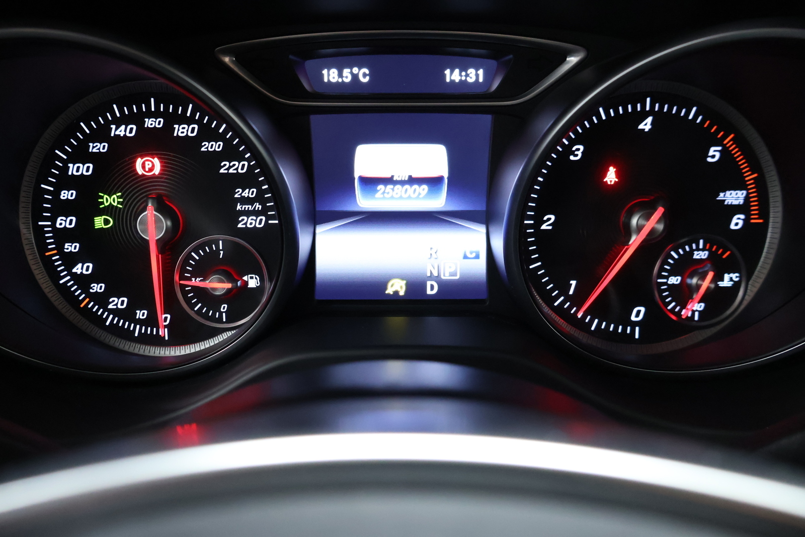 MERCEDES-BENZ CLA 2016