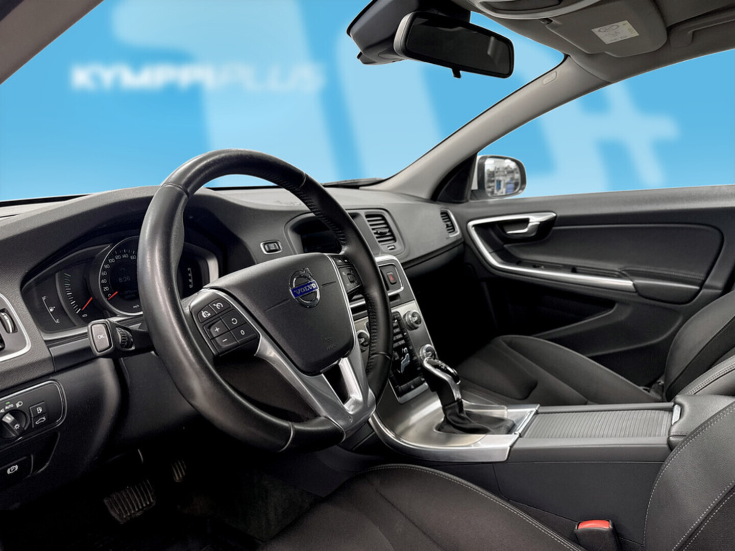 VOLVO V60 2015
