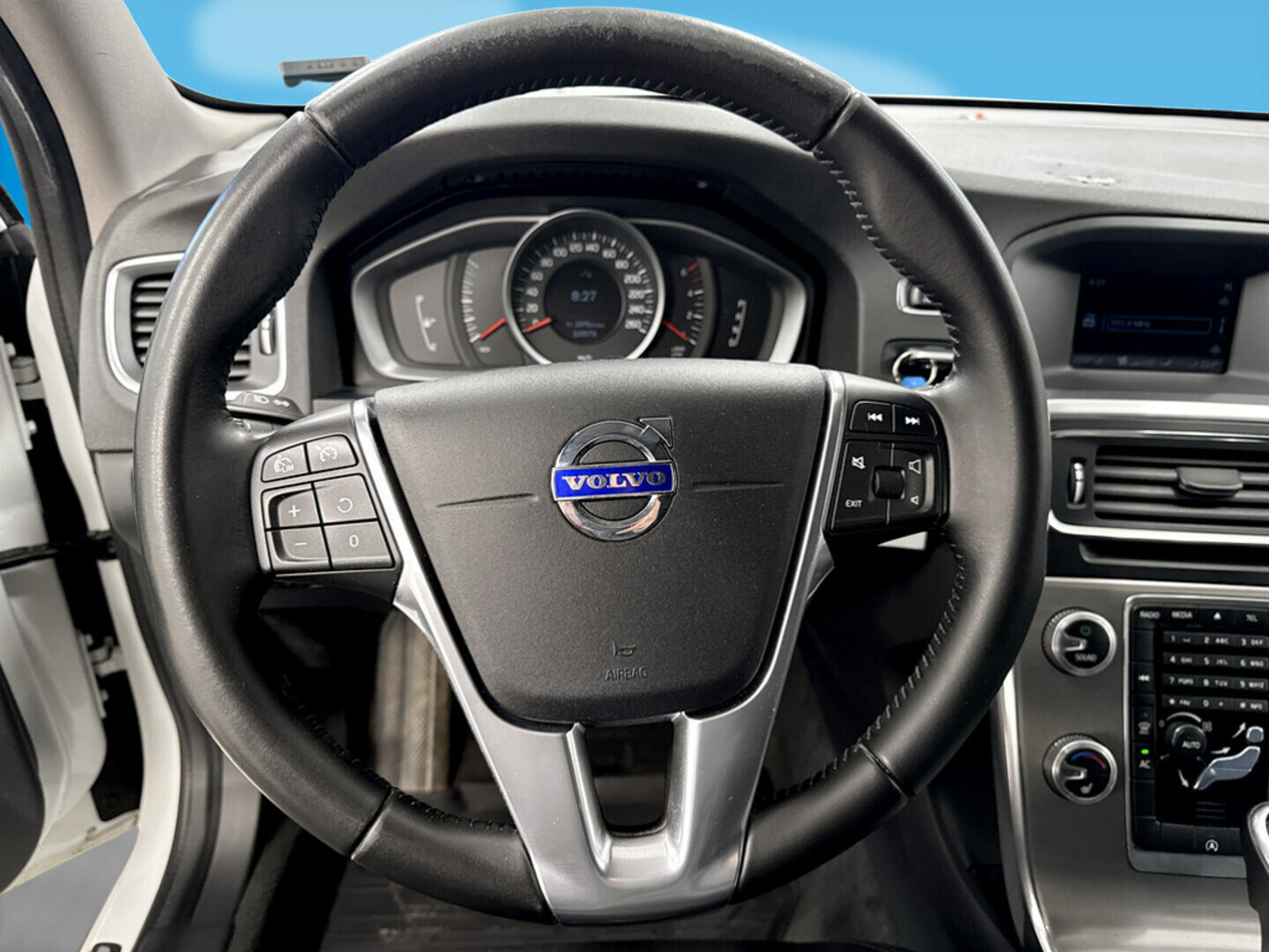 VOLVO V60 2015