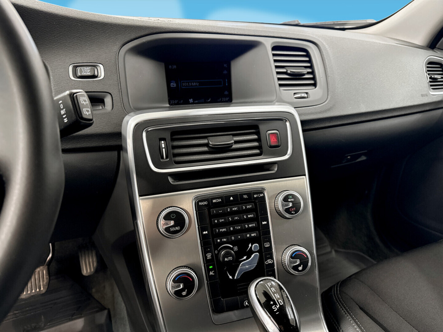 VOLVO V60 2015