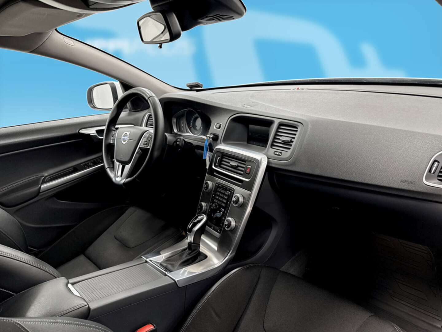 VOLVO V60 2015