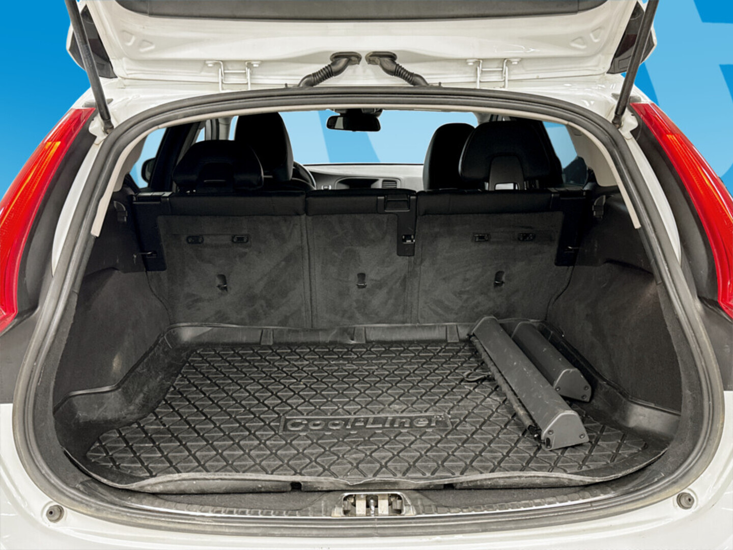 VOLVO V60 2015