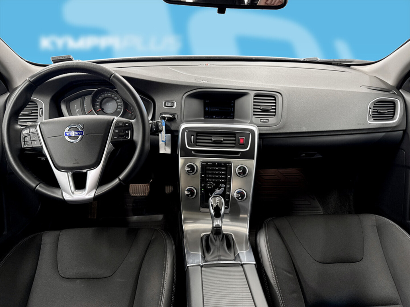 VOLVO V60 2015