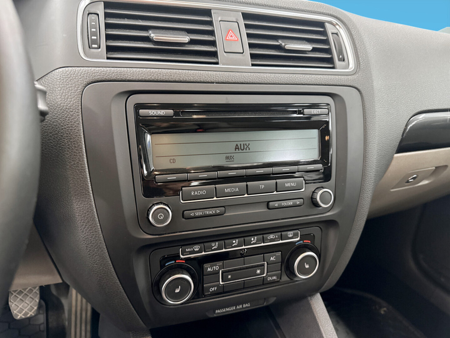 VOLKSWAGEN Jetta 2011