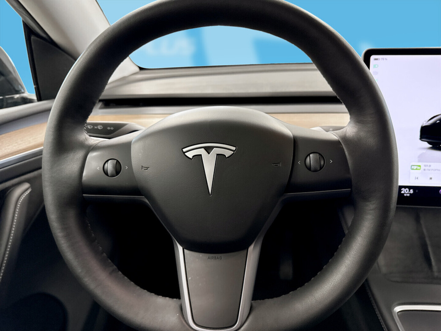 TESLA Model Y 2023