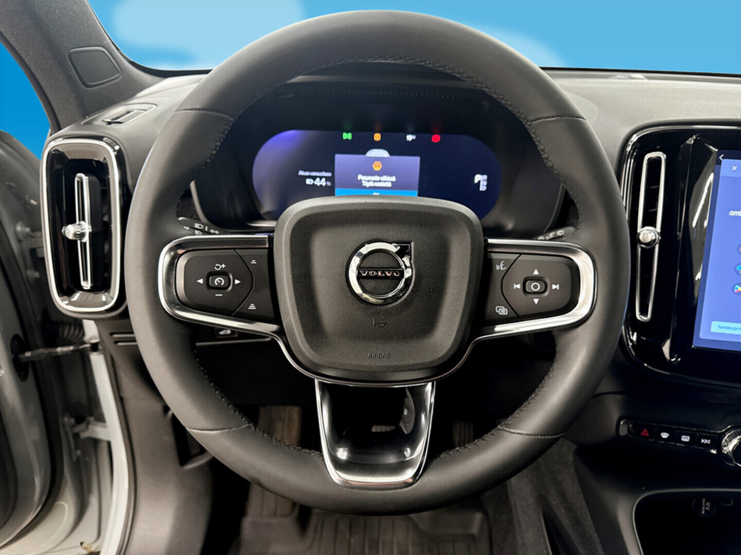 VOLVO XC40 2024