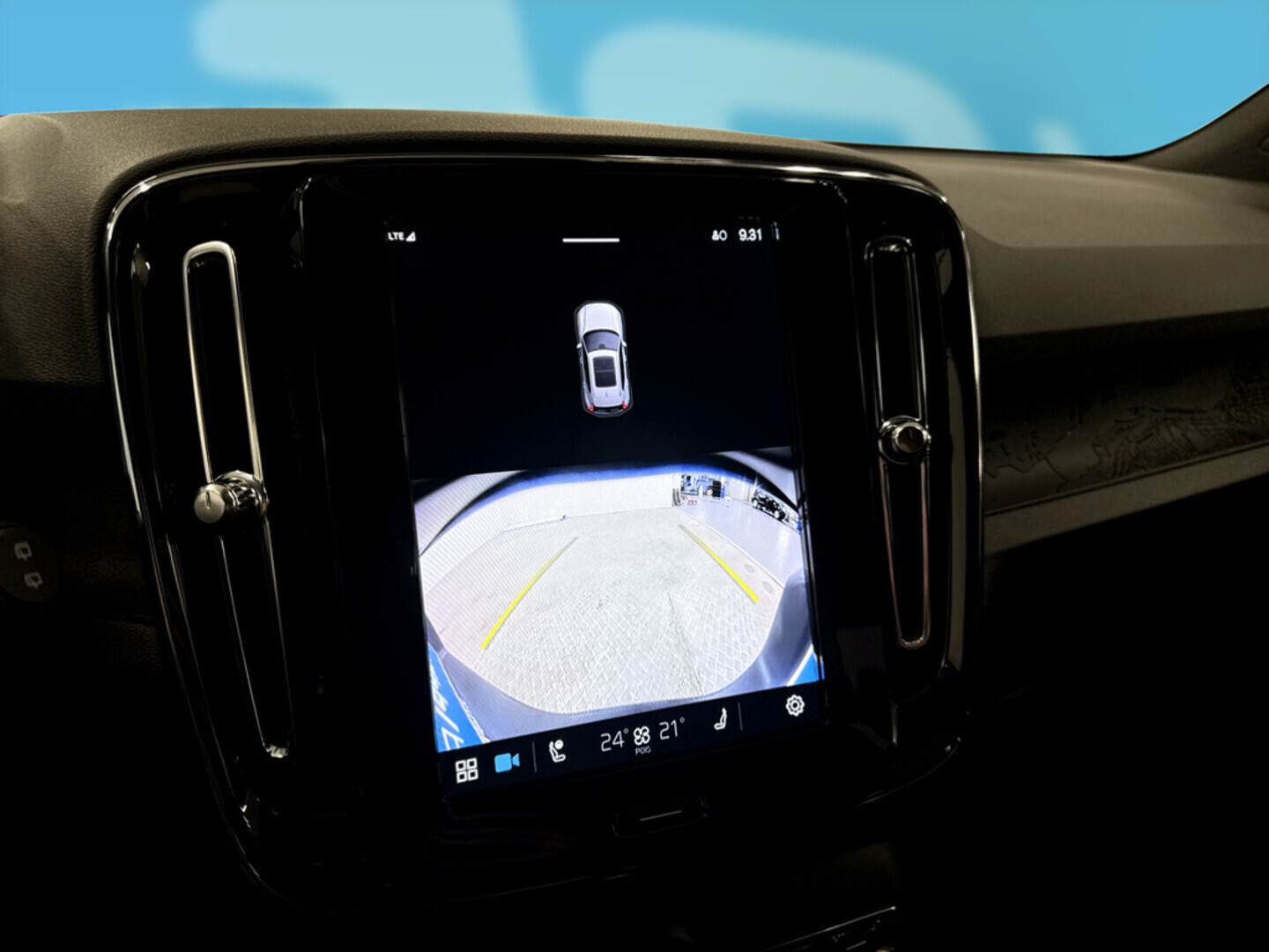 VOLVO XC40 2024