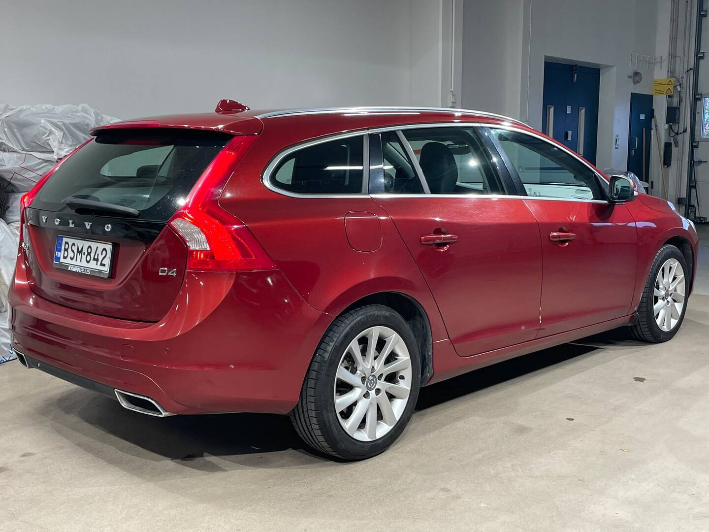 VOLVO V60 2015