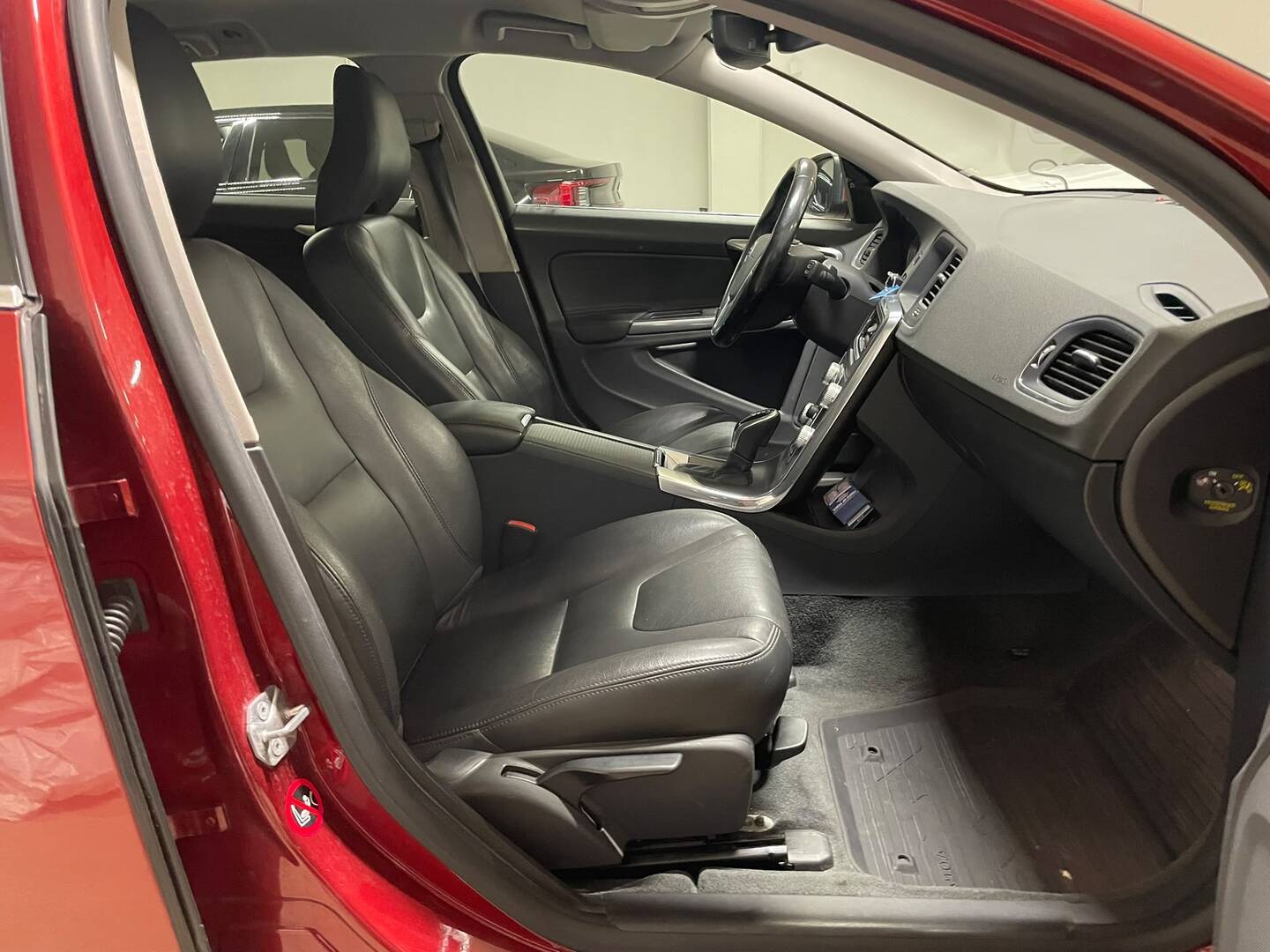 VOLVO V60 2015