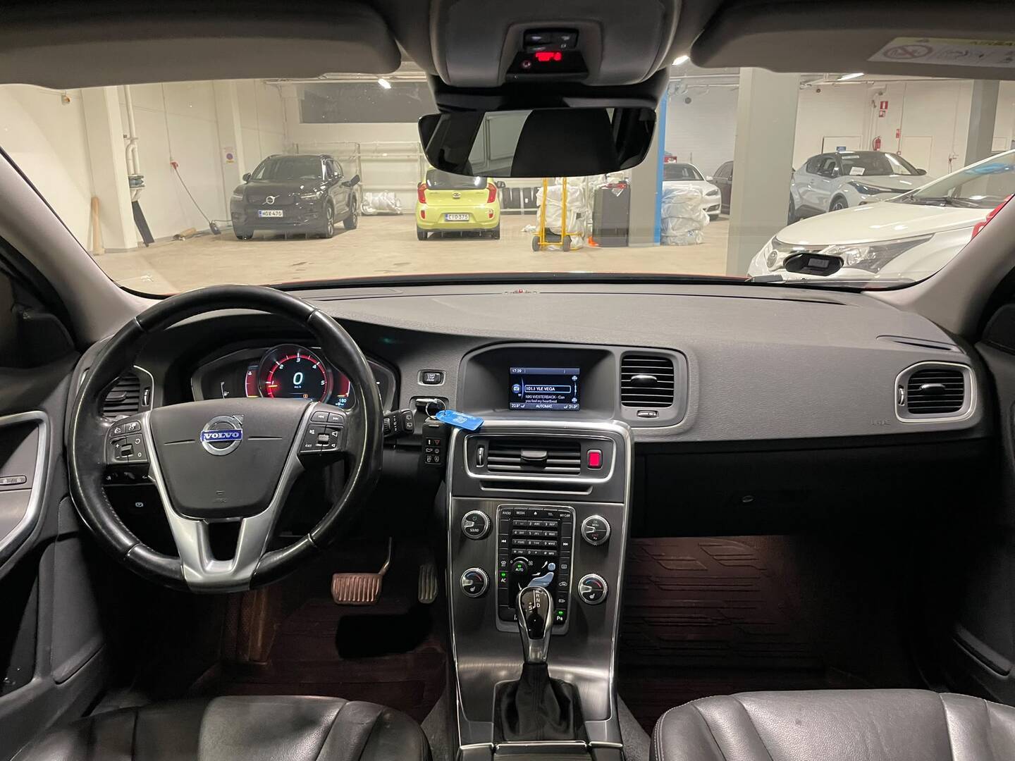VOLVO V60 2015