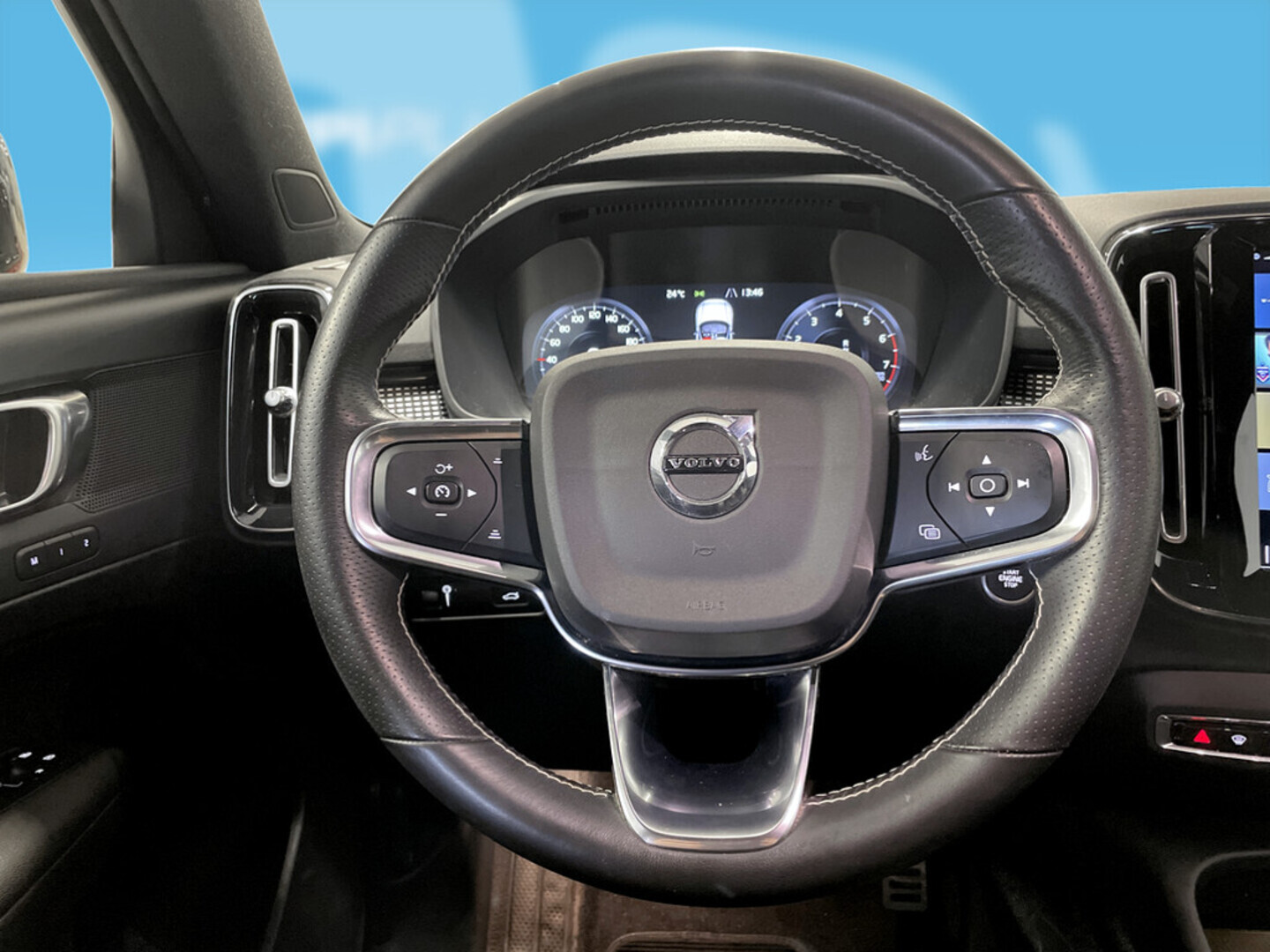 VOLVO XC40 2021