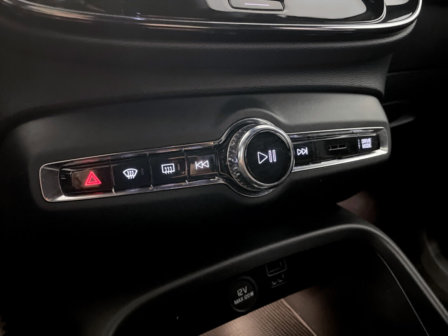 VOLVO XC40 2021