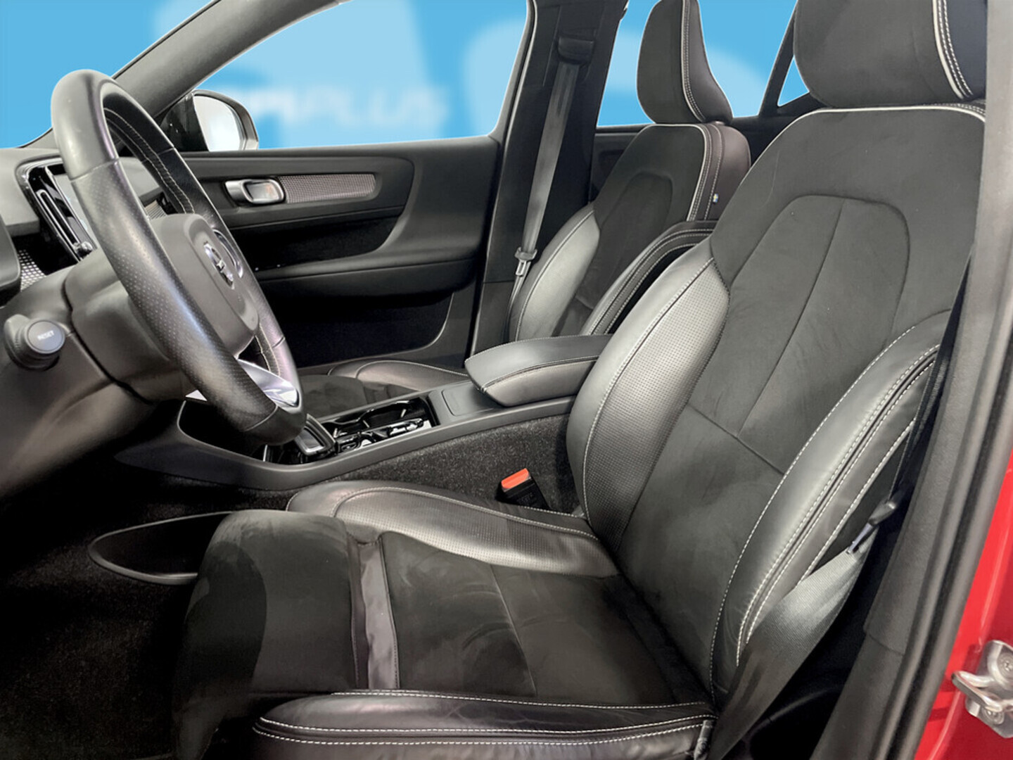 VOLVO XC40 2021