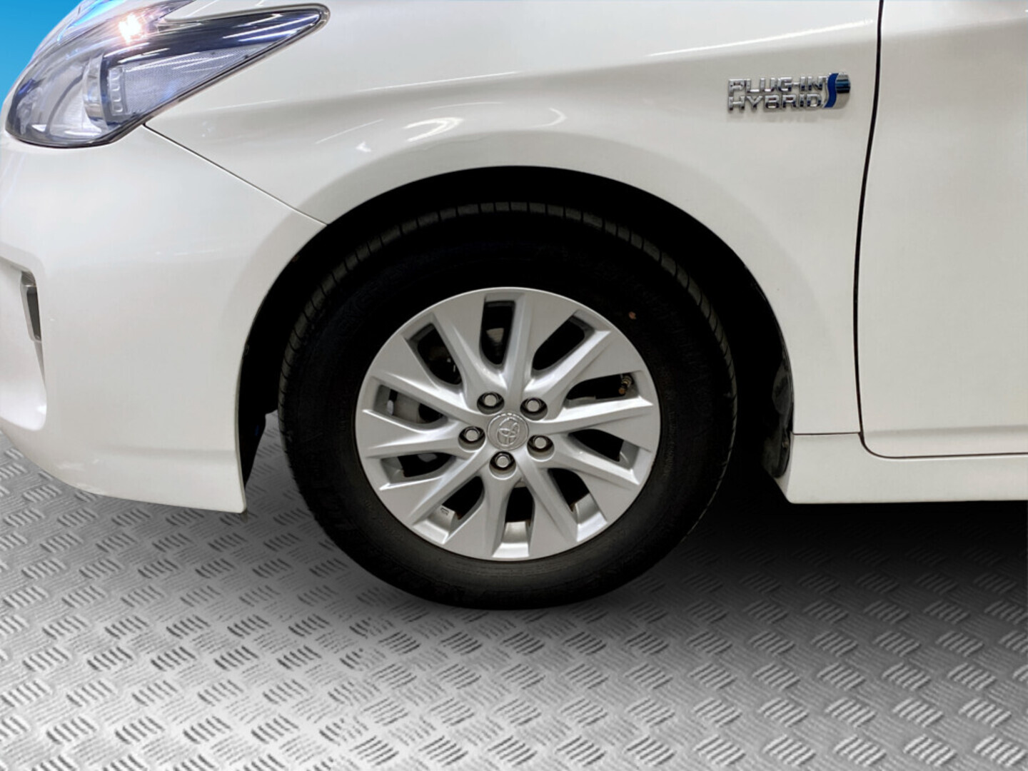 TOYOTA Prius PHEV 2015