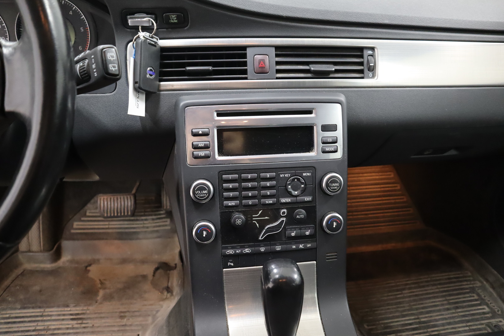 VOLVO V70 2008