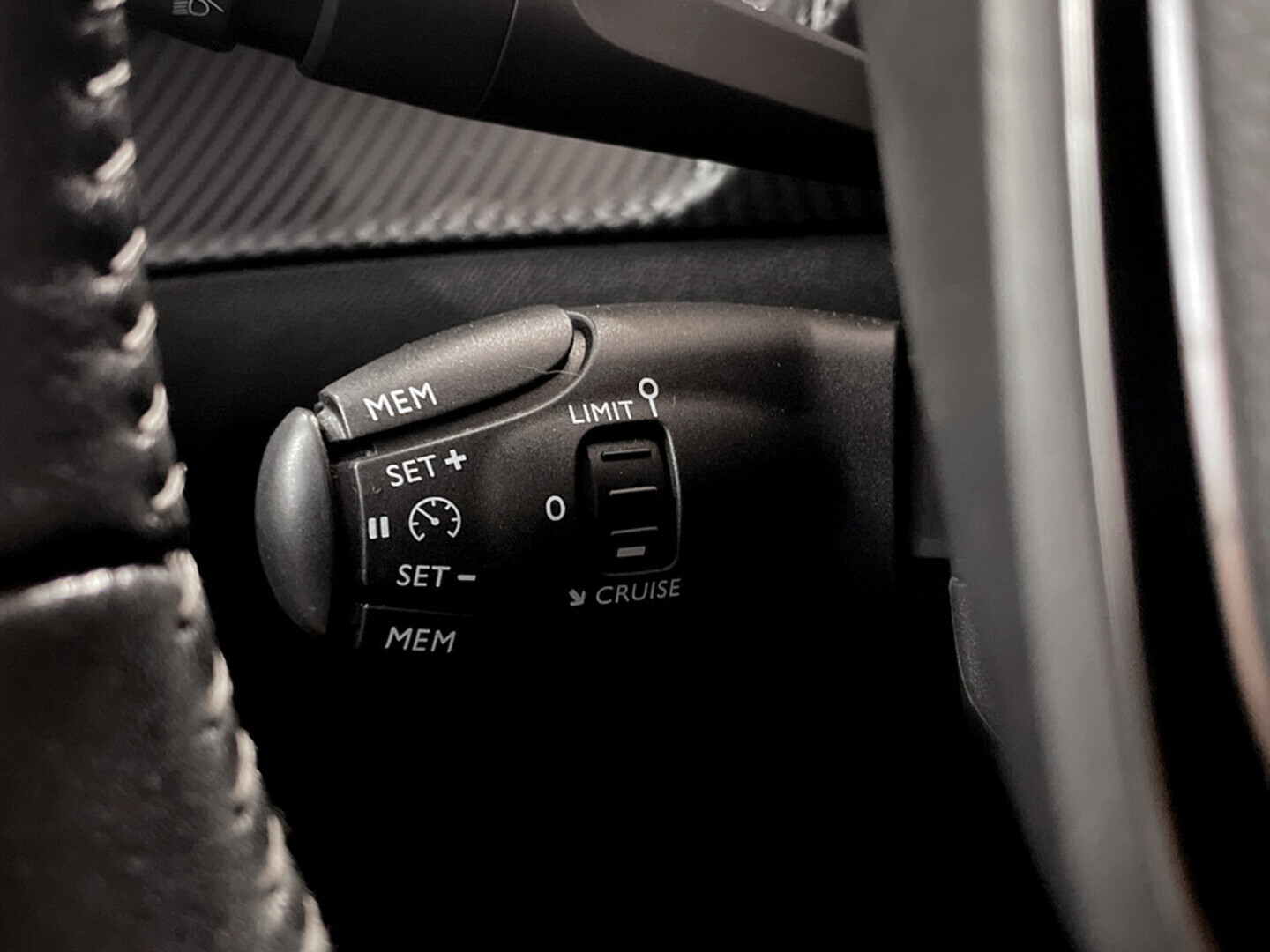 PEUGEOT e-2008 2021