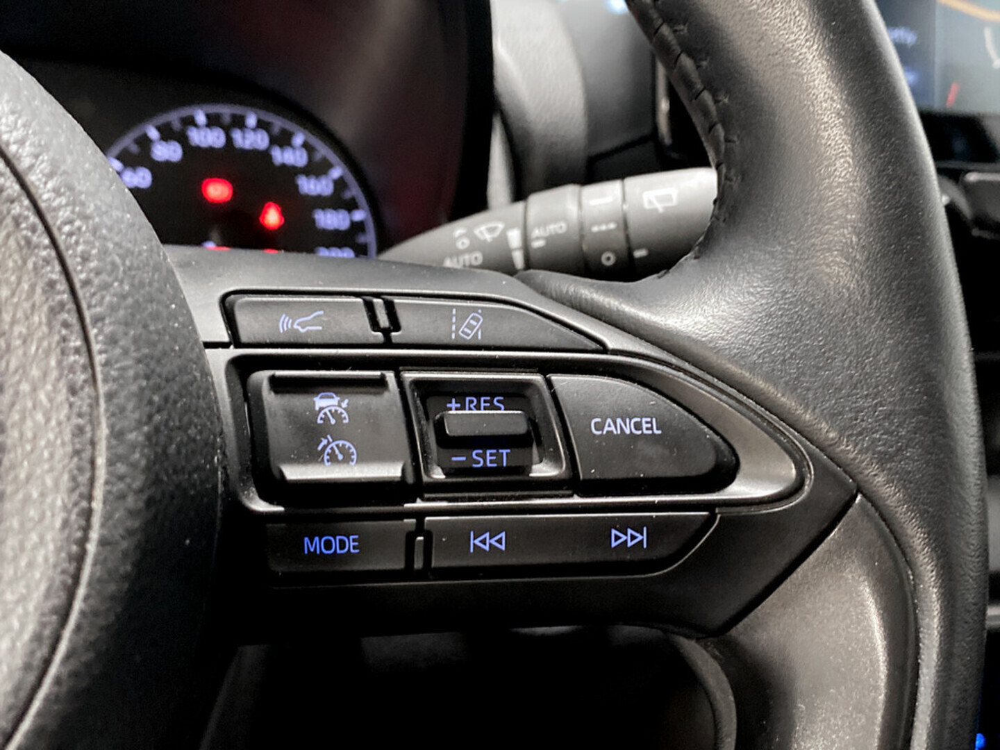 TOYOTA Yaris 2023