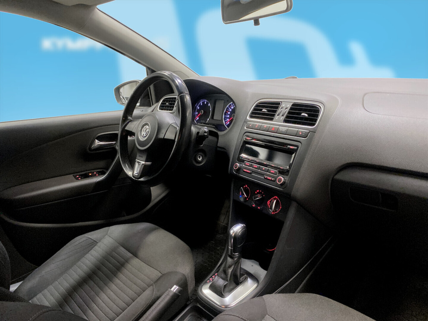 VOLKSWAGEN Polo 2012