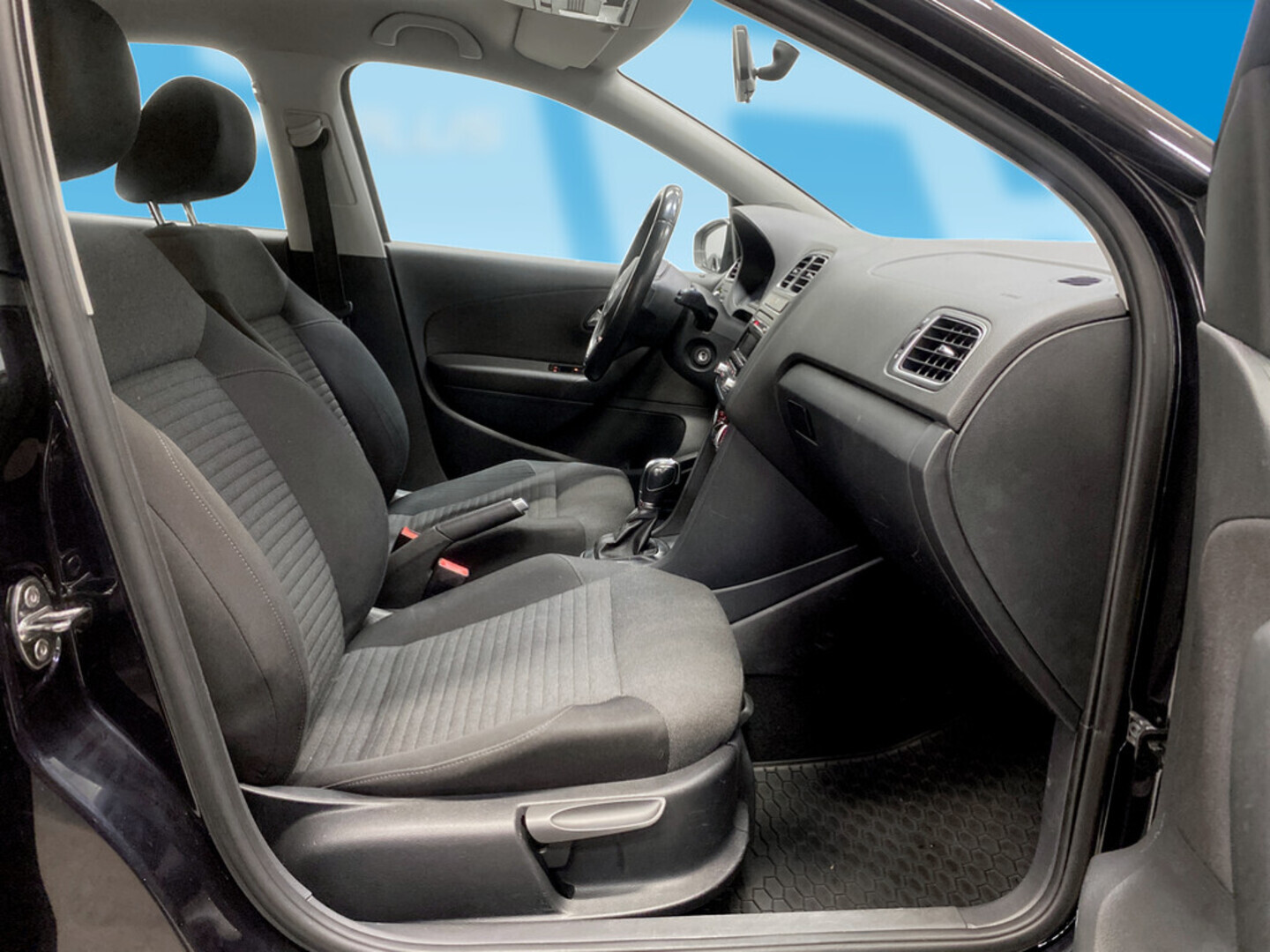 VOLKSWAGEN Polo 2012