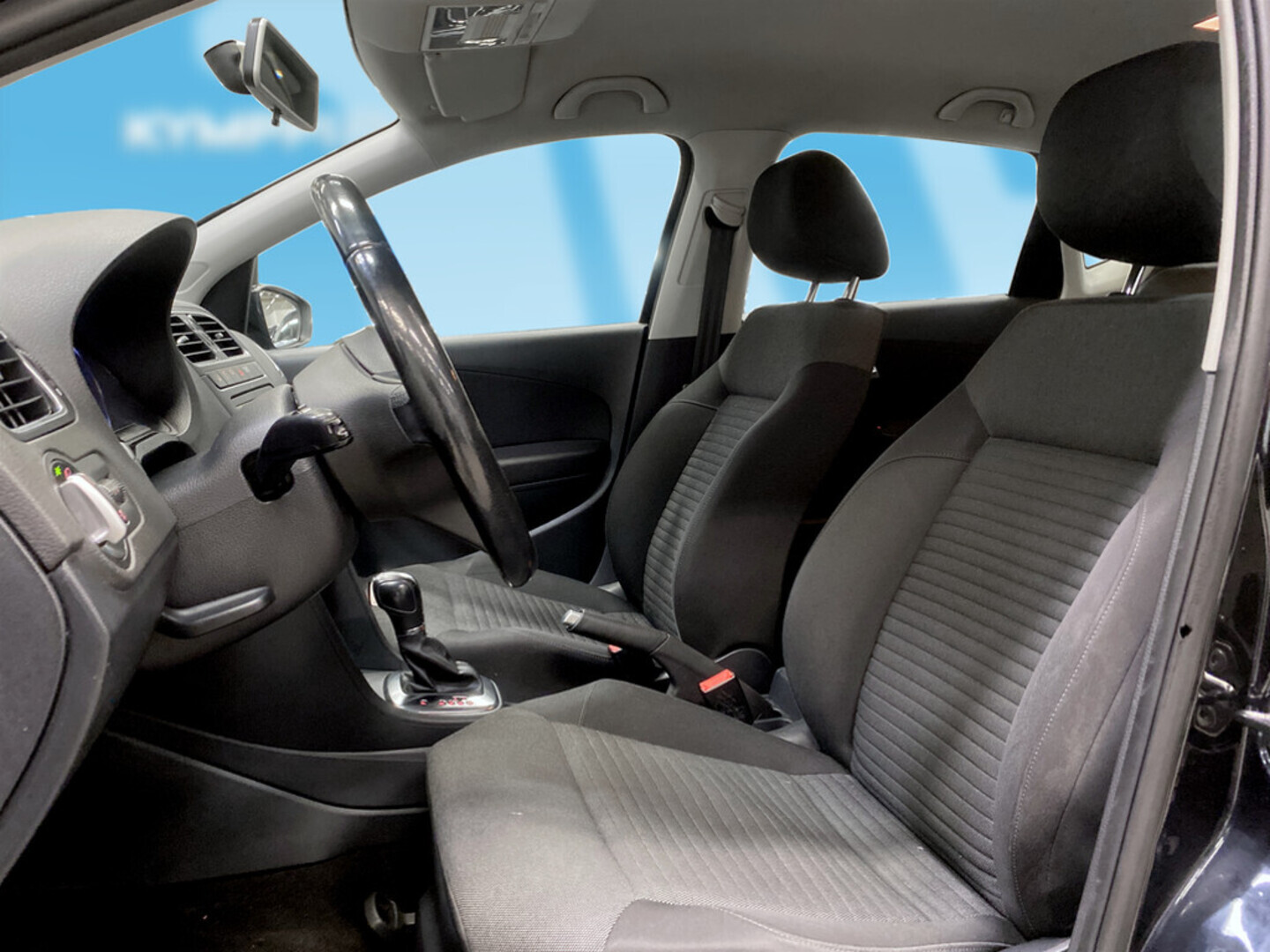 VOLKSWAGEN Polo 2012