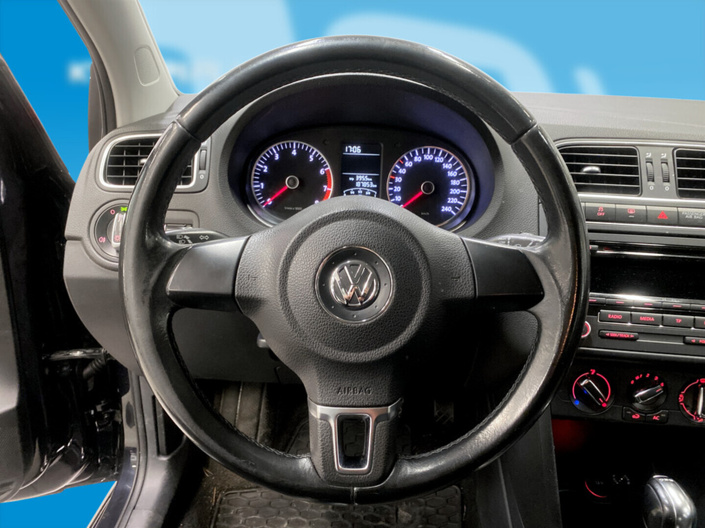 VOLKSWAGEN Polo 2012