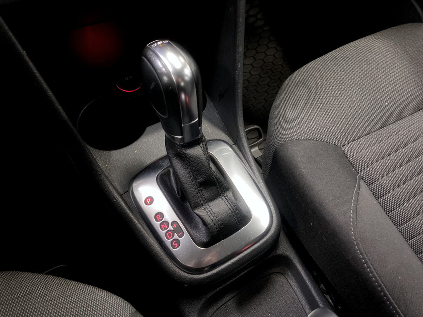 VOLKSWAGEN Polo 2012